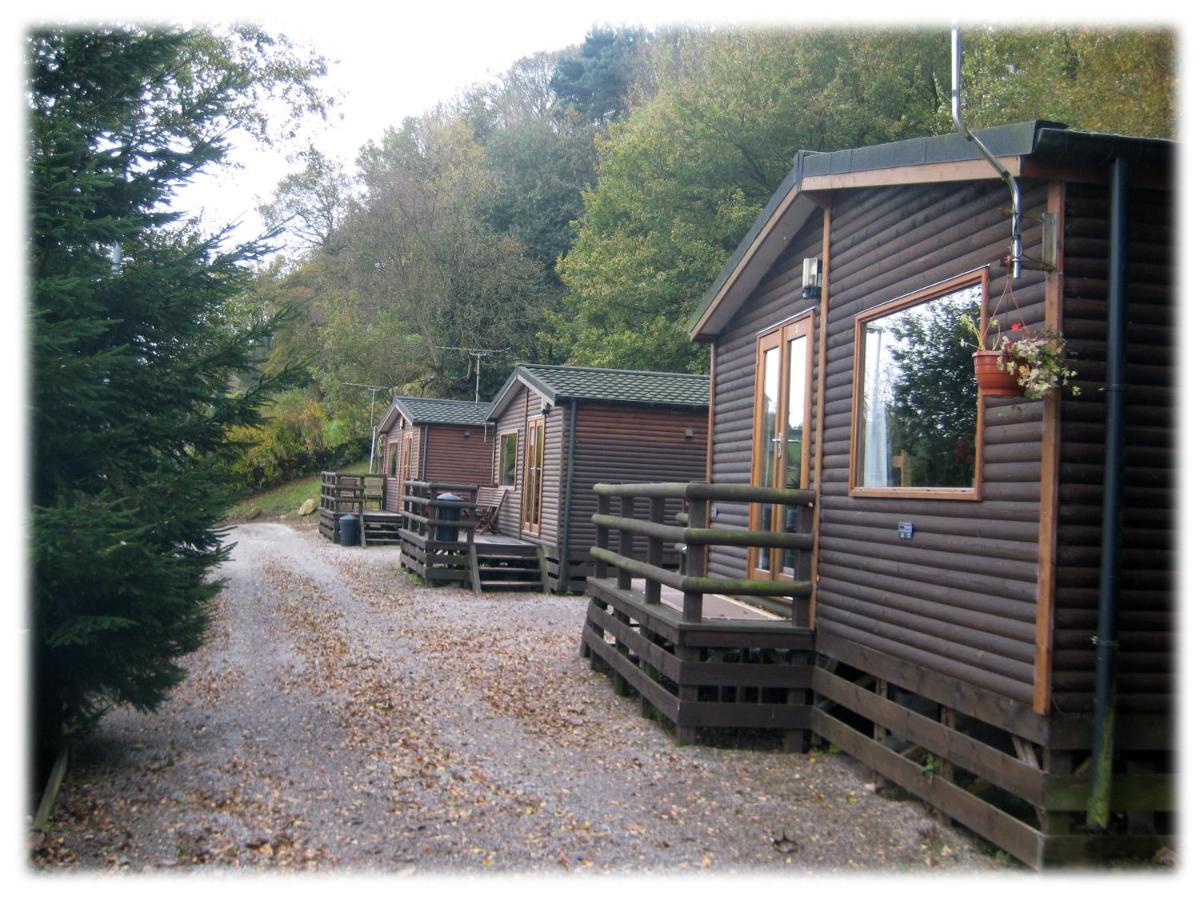 The Raddle Inn Log Cabins Croxden Exterior foto